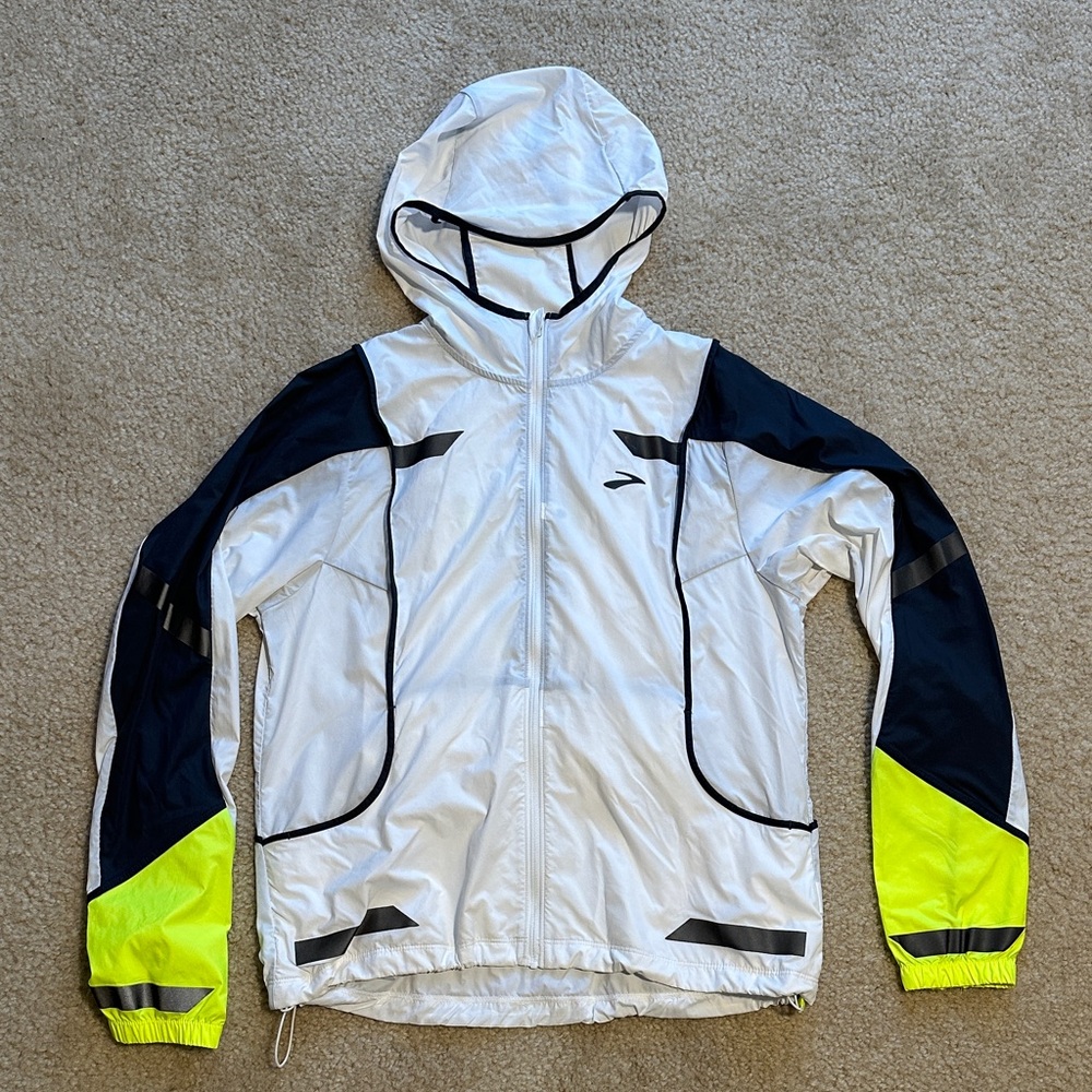 Brooks Run visible jacket - image 1